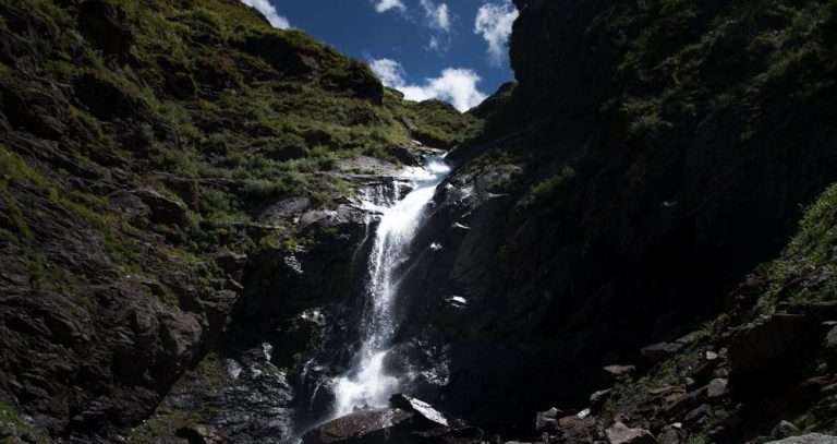 Yamunotri Temple Complete Guide: History, Best Places to Visit, Best Time to Travel